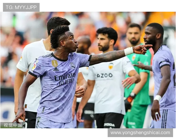 维尼修斯与女友携手米利唐夫妇共度摩纳哥假期心情愉悦庆祝国家德比胜利